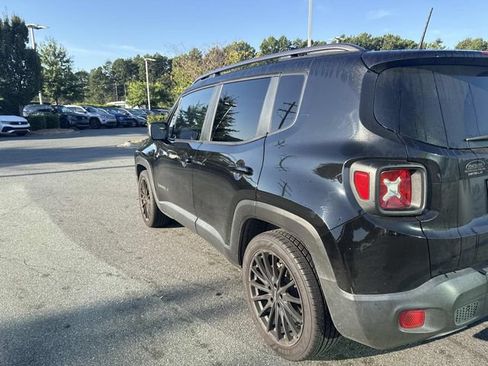 Used 2021 Jeep Renegade Latitude FWD image 7