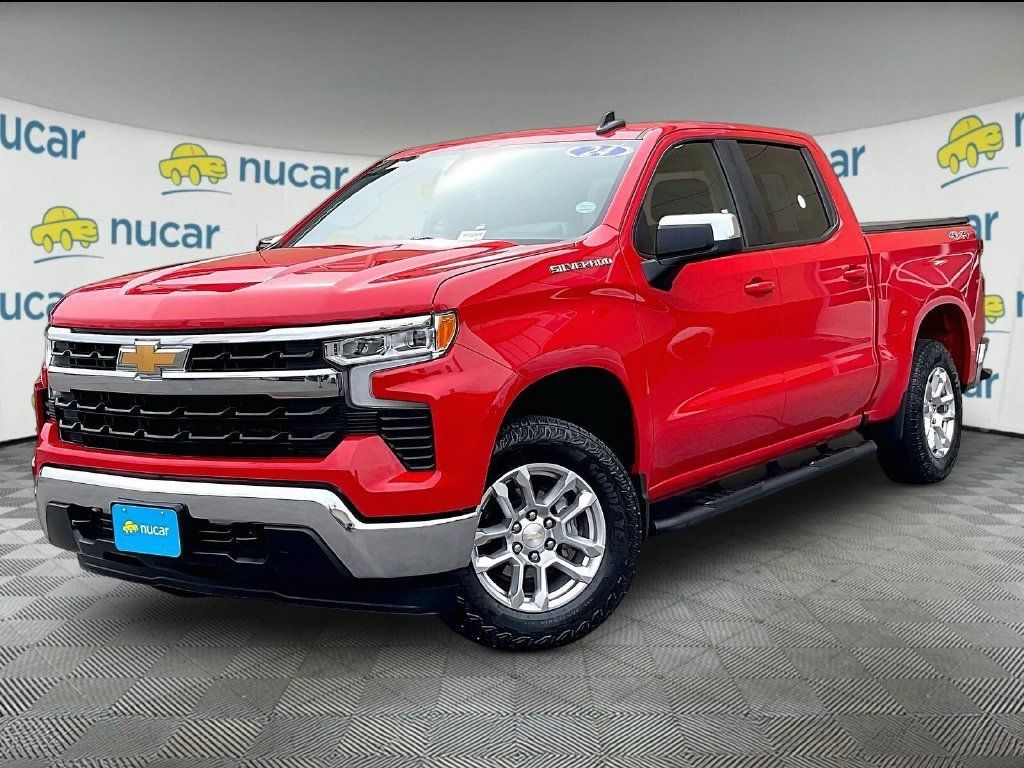 Used 2024 Chevrolet Silverado 1500 LT AWD/4WD image 3