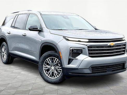 New 2026 Chevrolet Traverse LT w/ Driver Confidence Package image 2