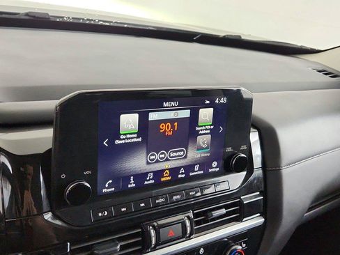 Used 2025 Nissan Pathfinder SL FWD image 32