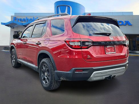 Certified 2023 Honda Pilot TrailSport image 5