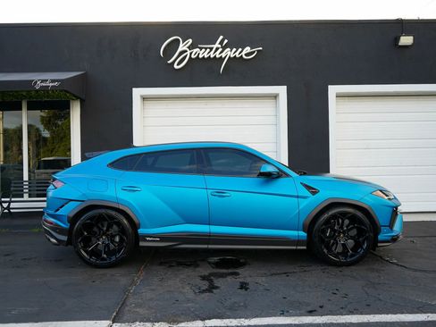 Used 2024 Lamborghini Urus Performante AWD/4WD image 2