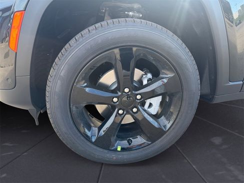 New 2025 Jeep Grand Cherokee Limited w/ Luxury Tech Group II image 14