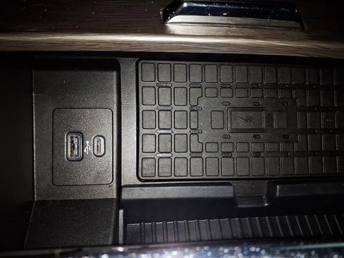 Used 2023 Ford Expedition Limited image 25