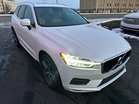 Used 2019 Volvo XC60 T5 Momentum w/ Multimedia Package image 13