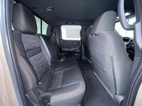 Used 2024 Nissan Frontier PRO-4X image 15
