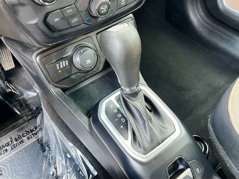 Used 2020 Jeep Renegade Sport w/ Sport Appearance Group AWD/4WD image 16