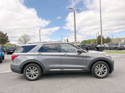 Used 2022 Ford Explorer Limited w/ Equipment Group 301A image 2