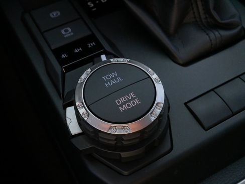 Certified 2025 Toyota 4Runner SR5 image 28