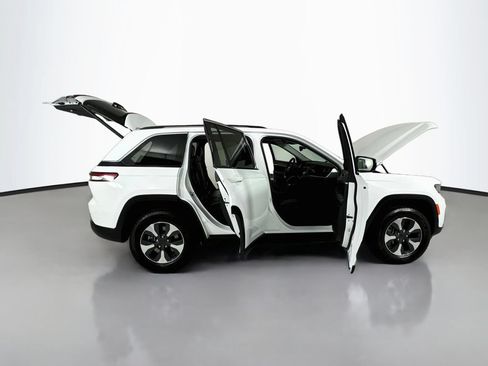Used 2023 Jeep Grand Cherokee 4WD 4xe image 30