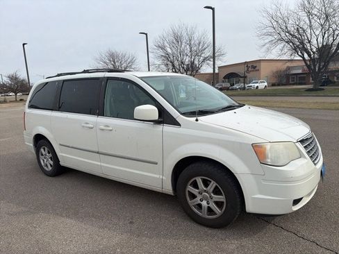 Used 2010 Chrysler Town & Country Touring image 1