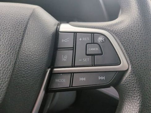 Used 2023 Toyota Highlander L FWD image 20