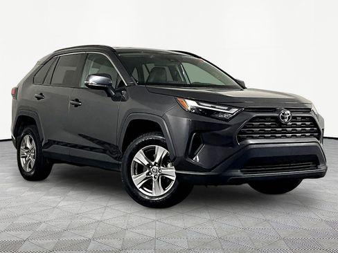 Used 2022 Toyota RAV4 XLE FWD image 3