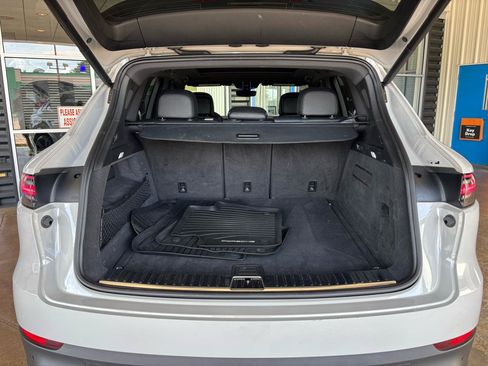 Used 2023 Porsche Cayenne AWD/4WD image 27