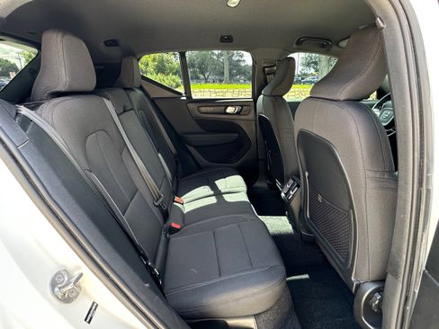 Used 2025 Volvo EX40 Core image 14