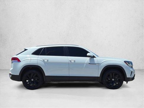 Used 2022 Volkswagen Atlas Cross Sport SE FWD image 4