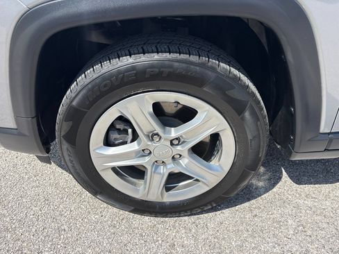 Used 2024 Jeep Compass Latitude AWD/4WD image 29
