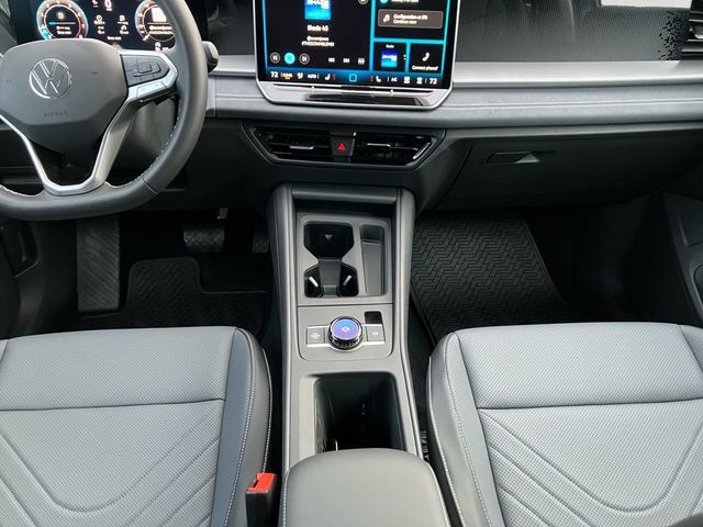 Certified 2026 Volkswagen Tiguan SE AWD/4WD image 11