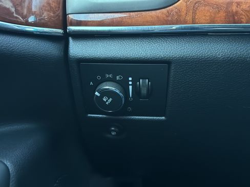 Used 2011 Jeep Grand Cherokee Overland AWD/4WD image 22