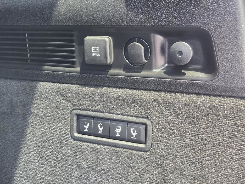 Used 2023 Jeep Grand Wagoneer 4WD image 11