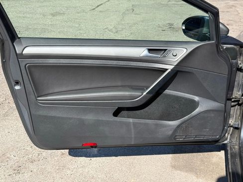 Used 2015 Volkswagen Golf S image 17