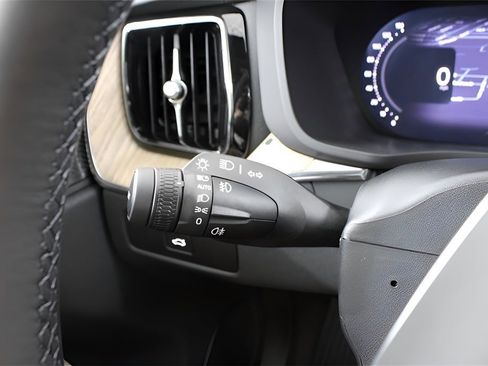 New 2026 Volvo XC60 B5 Plus w/ Protection Package Premier image 20