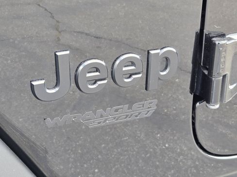 Used 2021 Jeep Wrangler Sport AWD/4WD image 32