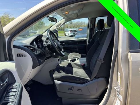Used 2016 Dodge Grand Caravan SXT w/ Rear Park Assist Package FWD image 3