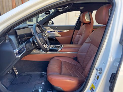 Used 2024 BMW i7 xDrive60 AWD/4WD image 17