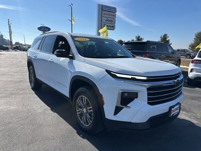 Used 2024 Chevrolet Traverse LT