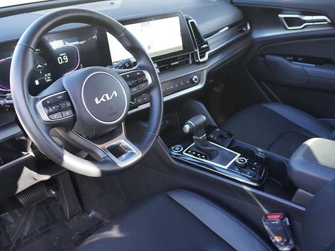 Used 2025 Kia Sportage EX image 27