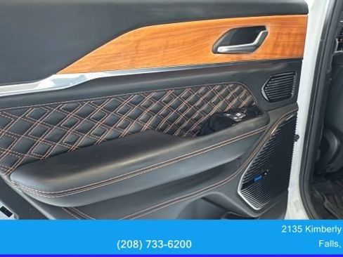 Used 2024 Jeep Grand Cherokee Summit AWD/4WD image 37