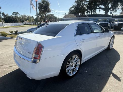 Used 2014 Chrysler 300 image 6