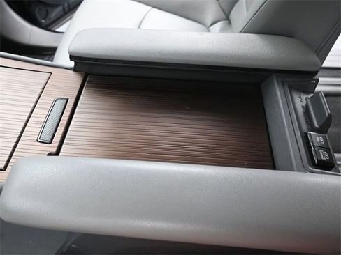 Used 2024 Toyota Sienna XLE image 34