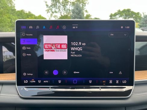 Certified 2025 Volkswagen Tiguan SEL R-Line AWD/4WD image 17