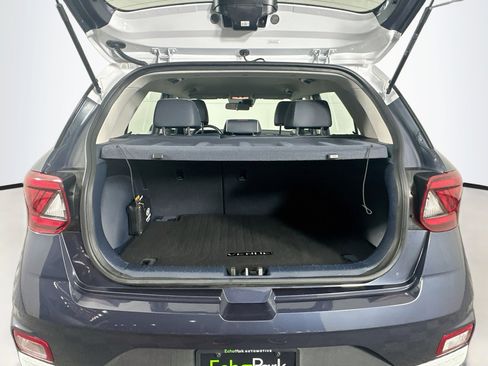 Used 2023 Hyundai Venue Limited FWD image 29