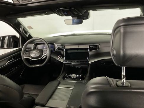 Used 2024 Jeep Wagoneer L Series II AWD/4WD image 16