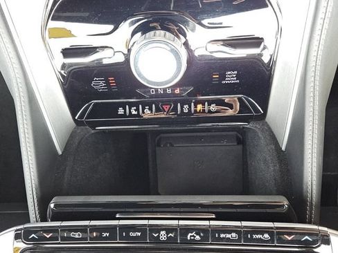 Used 2025 Jeep Wagoneer Series II w/ Convenience Group I AWD/4WD image 19