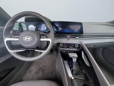 Used 2024 Hyundai Elantra SEL image 12
