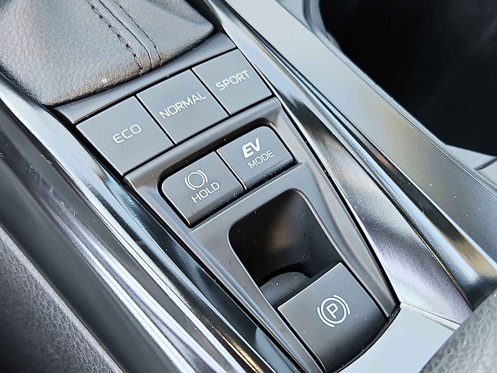 Used 2025 Toyota Camry SE w/ Convenience Package FWD image 26