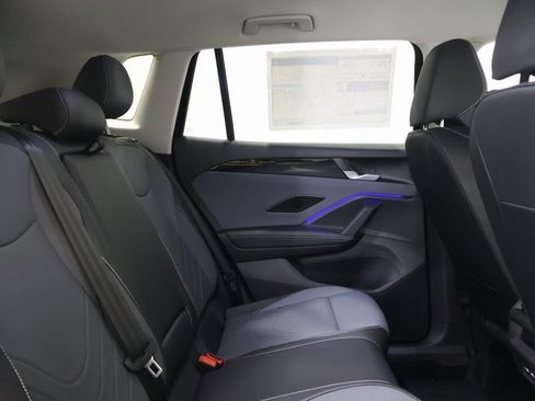 New 2025 Volkswagen Tiguan SE image 24