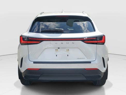 Used 2025 Lexus NX 250 FWD w/ Towing Package (2000 Lbs) image 6