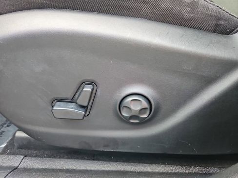 Used 2019 Jeep Cherokee Latitude Plus image 12