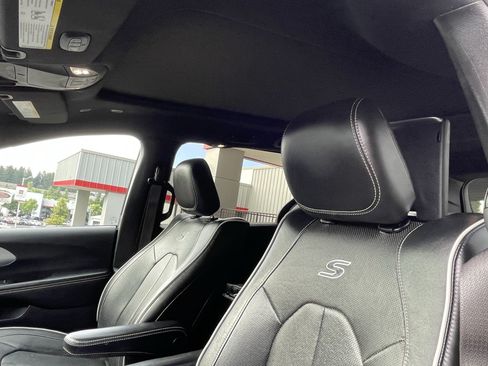 Used 2020 Chrysler Pacifica Limited w/ Advanced Safetytec Group FWD image 21