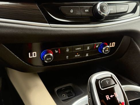 Used 2021 Buick Enclave Essence w/ Sound and Sites Package AWD/4WD image 36