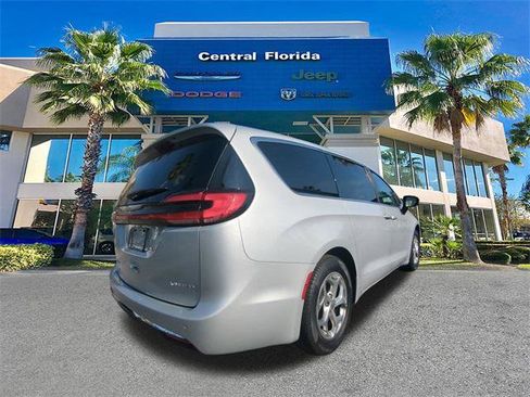 Certified 2024 Chrysler Pacifica Limited image 5