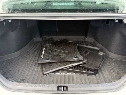 Used 2020 Toyota Camry XLE image 17