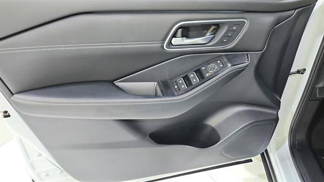 Certified 2024 Nissan Rogue Platinum w/ Platinum Premium Package FWD image 21