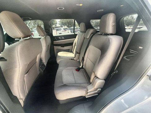Used 2018 Ford Explorer XLT w/ Equipment Group 201A FWD image 24