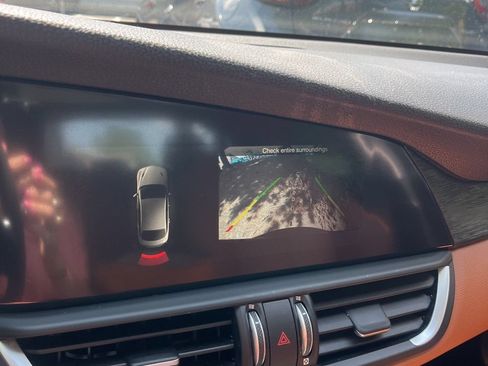Used 2019 Alfa Romeo Giulia AWD image 16